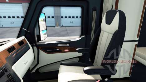 The luxury interior in a Peterbilt 579 for American Truck Simulator